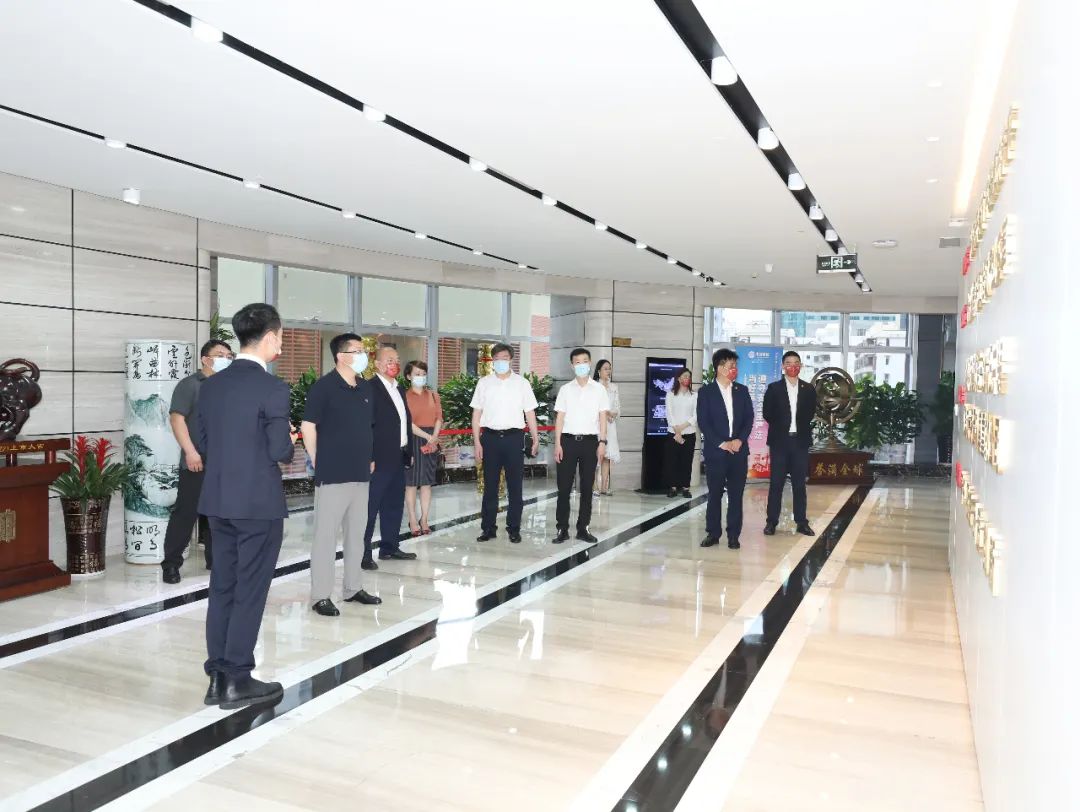 青岛市政协副主席、崂山区委书记张元升一行莅临B体育(中国)调研考察